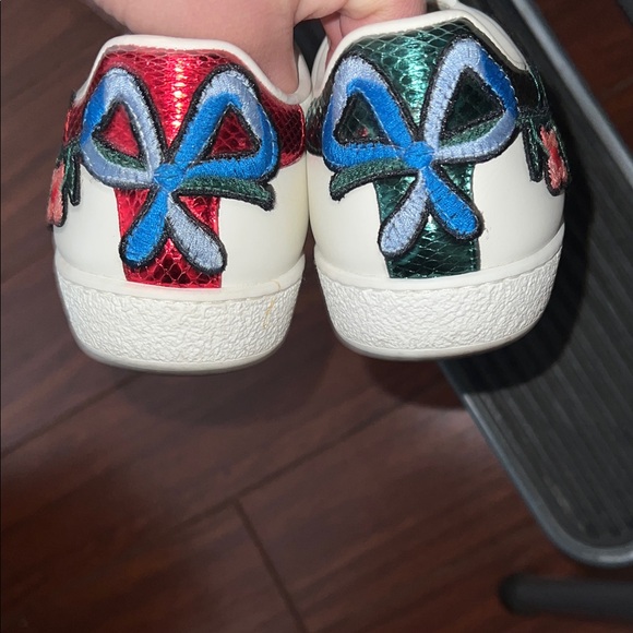 Gucci White Sneakers with Floral Embroidery - Picture 3 of 6